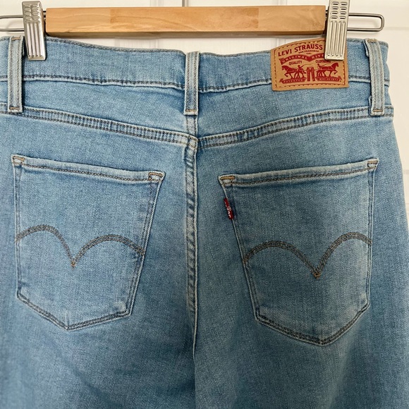 Women’s LEVI jeans size 27 - Picture 2 of 2